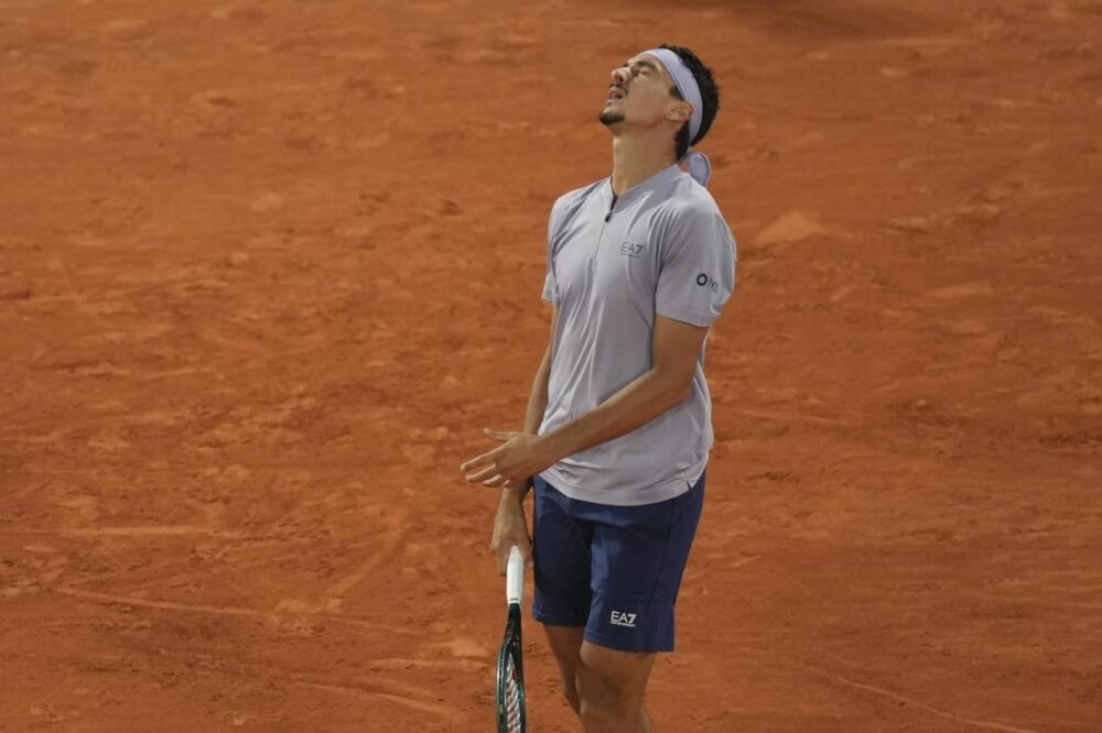 Roland Garros 2025: Lorenzo Sonego fa sognare con Shelton, poi subisce la rimonta