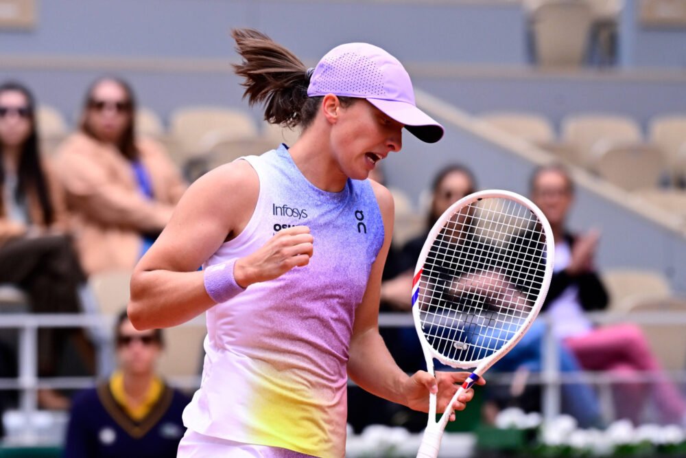 Roland Garros 2025, risultati tabellone femminile 26 maggio: Swiatek ok, crolla Navarro
