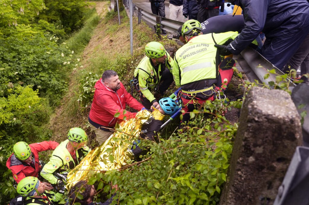Come sta Alessio Martinelli: terribile caduta al Giro d’Italia, primi riscontri rassicuranti