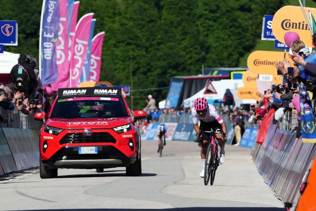 Giro d’Italia 2025, Richard Carapaz: “Oggi era una tappa chiave. Mi sento il più forte”