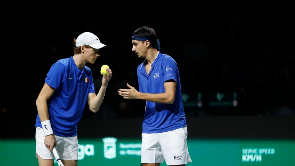 Tennis: Sinner prepara Wimbledon ad Halle, subito ko nel doppio