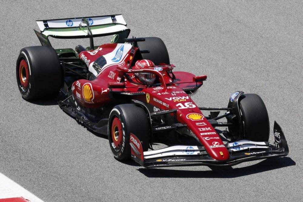 F1, Ferrari e “l’anno prossimo” che non arriva mai. Com’è possibile? Domanda da un milione di dollari…