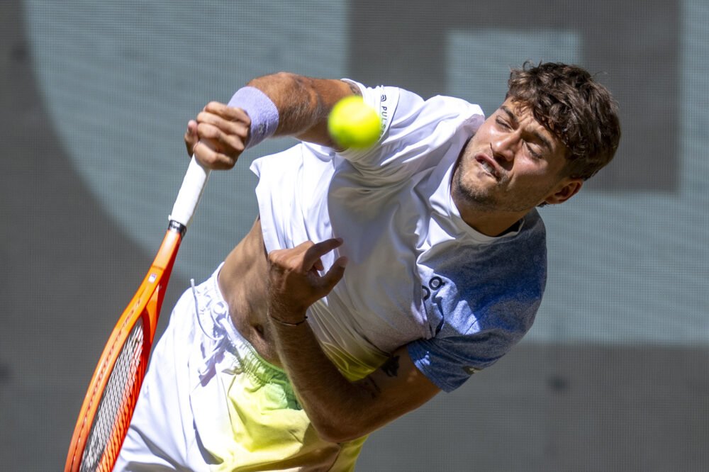 ATP Eastbourne 2025, giornata negativa per Cobolli. Fearnley approda agli ottavi