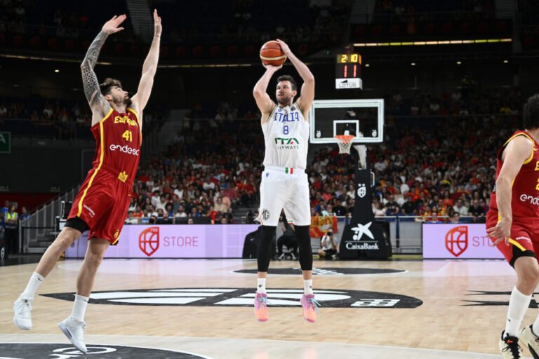 basket,-danilo-gallinari-raggiunge-la-nazionale-a-roma basket,-danilo-gallinari-raggiunge-la-nazionale-a-roma.-pozzecco-comunica-un-nuovo-taglio