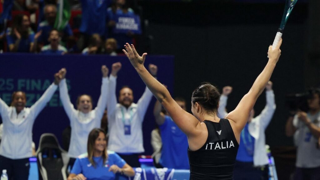 Le ragazze del tennis fanno la storia, la BJK Cup resta azzurra