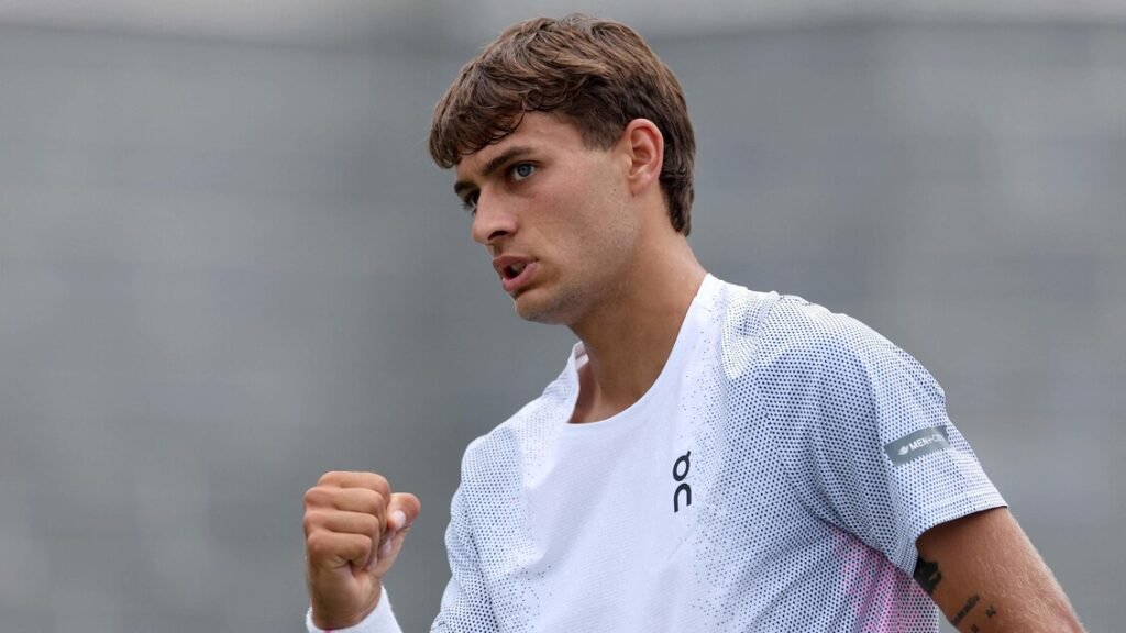 Tennis: Cobolli batte Rublev e avanza al 2/o turno a Pechino