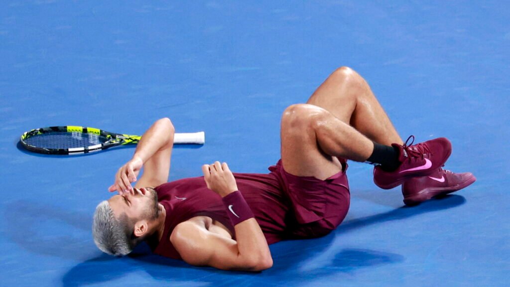 Tennis: caviglia fa ancora male, Alcaraz non si allena a Tokyo