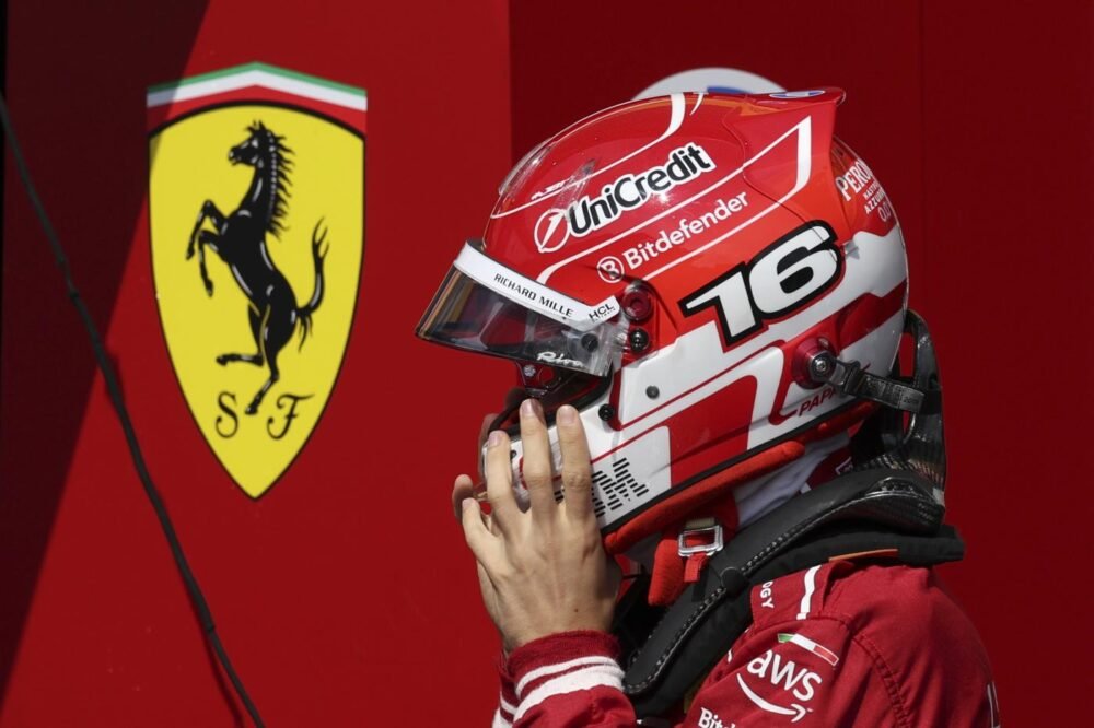 Charles Leclerc a rischio penalità a Singapore: cosa è successo nella FP2 di Marina Bay