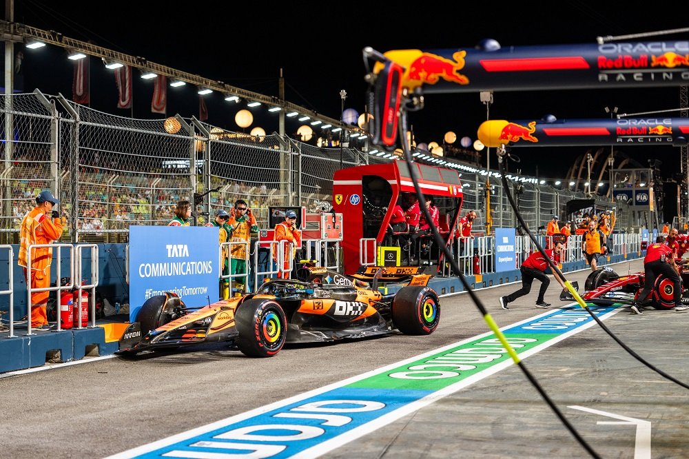 Charles Leclerc ‘graziato’ dai commissari a Singapore: la decisione degli Steward