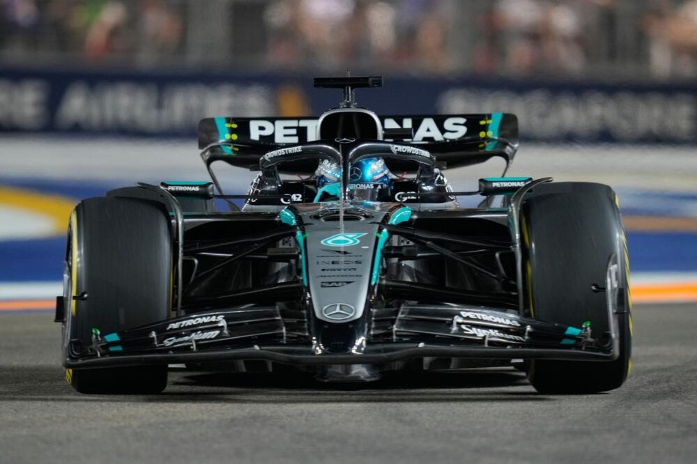 F1, promossi e bocciati GP Singapore. Russell impeccabile, Norris e Piastri scarabocchiano