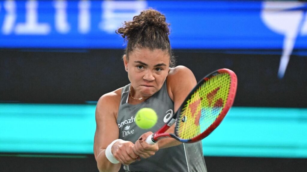 Tennis: Paolini travolge Swiatek, è in semifinale a Wuhan