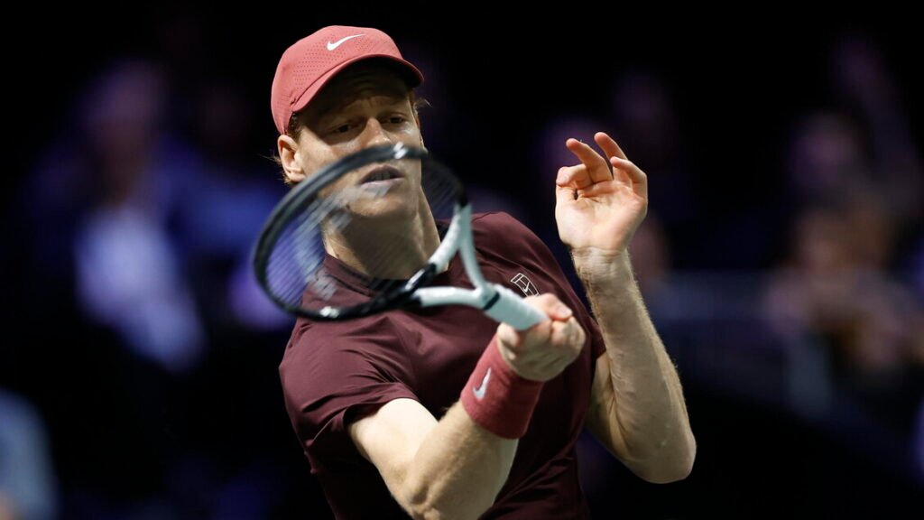 Tennis, Sinner in semifinale a Parigi contro Zverev per i Masters 1000 6-0/6-1