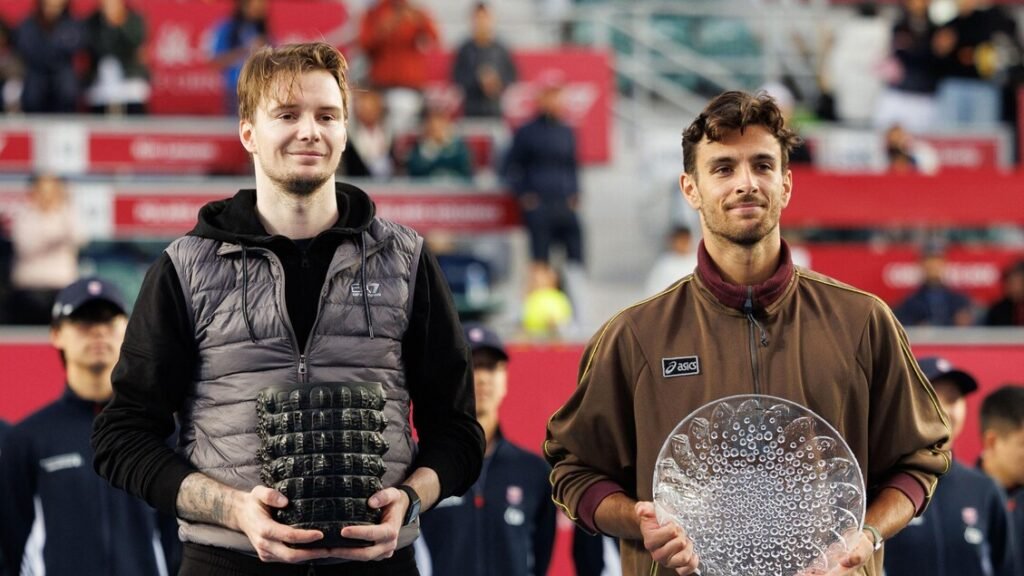 Tennis: Musetti si arrende a Bublik a Hong Kong in due set