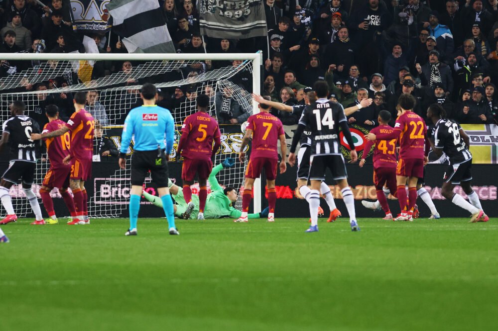 Calcio, l’Udinese batte la Roma nel posticipo della Serie A