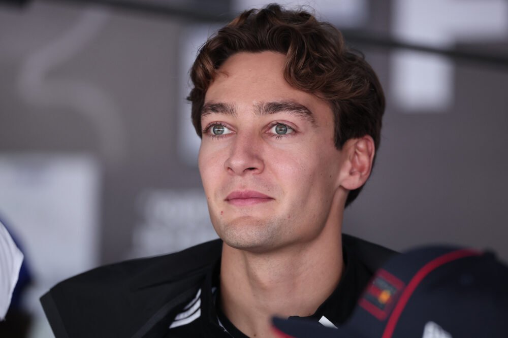 F1, George Russell: “La W17 non sembra affatto male, ma alcuni rivali ci hanno sorpreso”