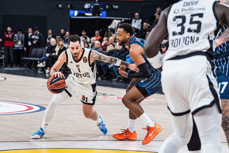 basket,-eurolega:-a-istanbul-la-virtus-bologna-crolla-contro-l’efes,-play-in-lontanissimi