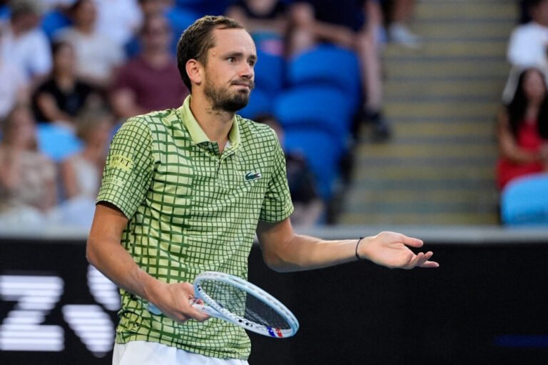 daniil-medvedev-ed-altri-tennisti-bloccati-a-dubai:-a-rischio-la-partecipazione-ad-indian-wells