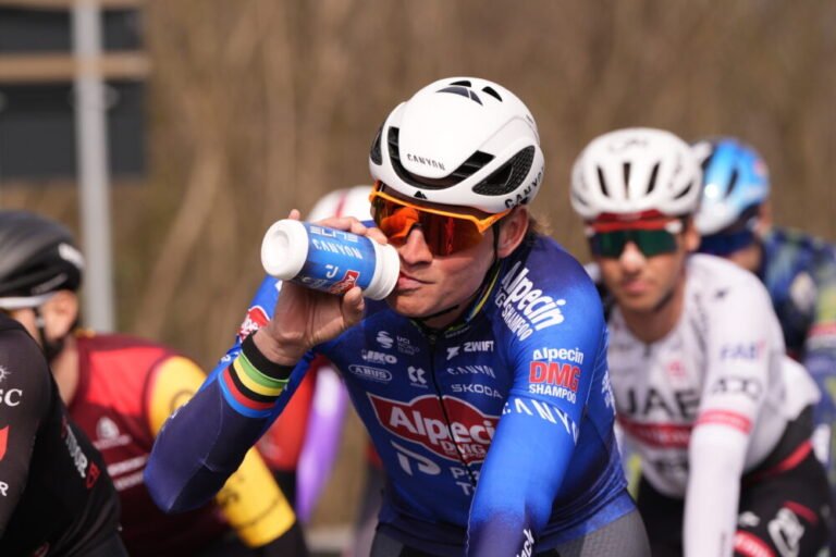 van-der-poel:-“all’improvviso-una-bici-mi-e-volata-addosso,-ma-non-mi-sentivo-bene”