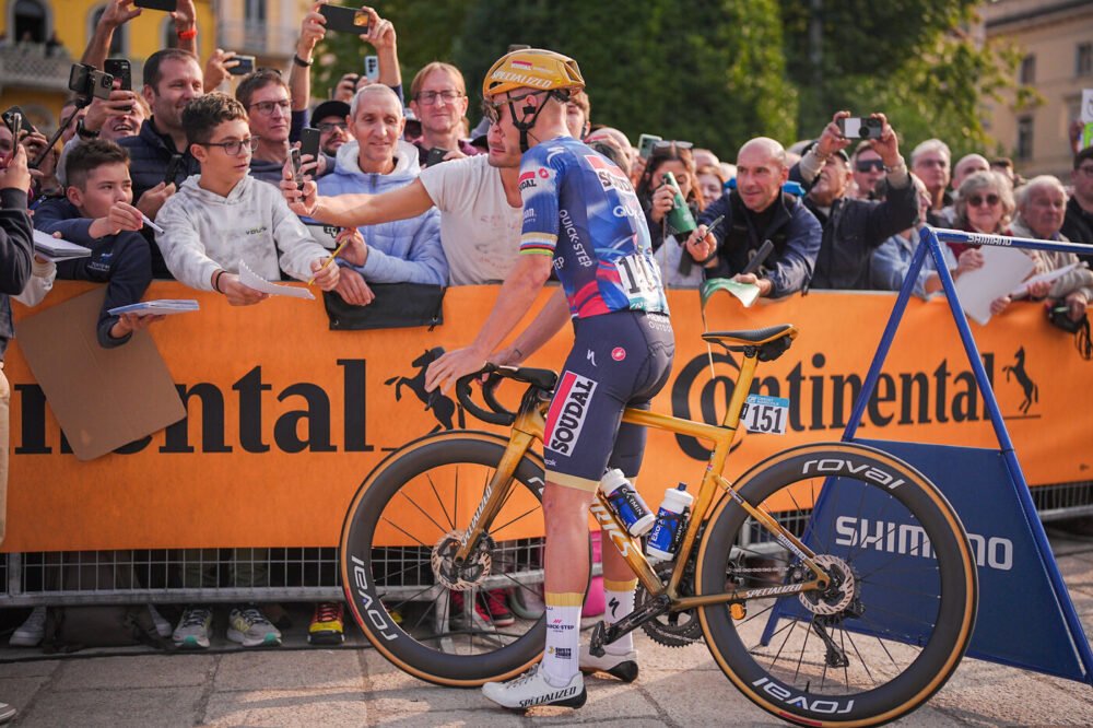 LIVE Giro di Catalogna 2026, tappa di oggi in DIRETTA: frazione mossa e per uomini completi