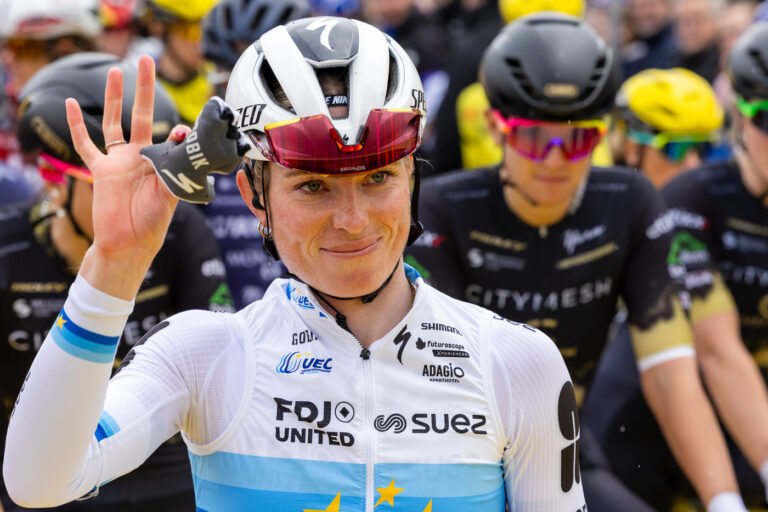 demi-vollering-trionfa-in-solitaria-al-giro-delle-fiandre-femminile.-settima-silvia-persico